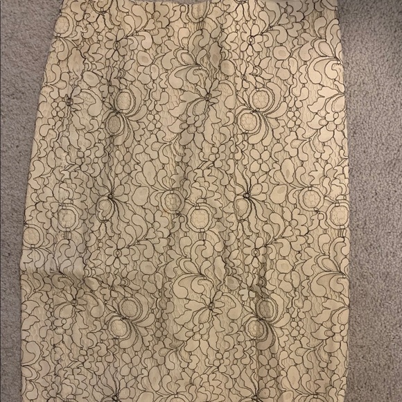 LOFT Lace Pencil Skirt Size 4 US - Picture 1 of 3